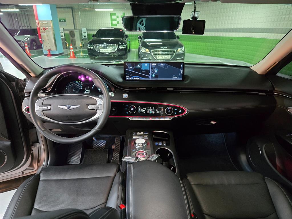 Genesis GV70 - Vista 7