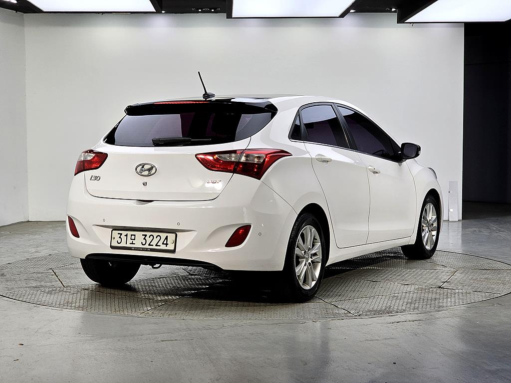 HYUNDAI i30 - Vista 4