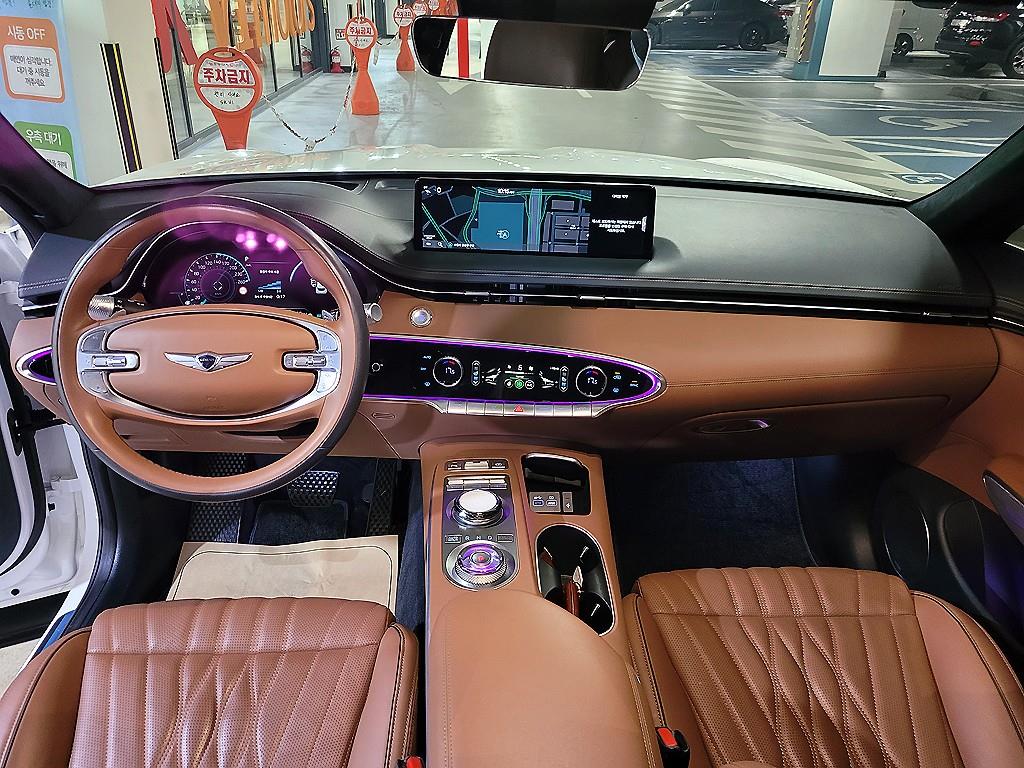 Genesis GV70 - Vista 6