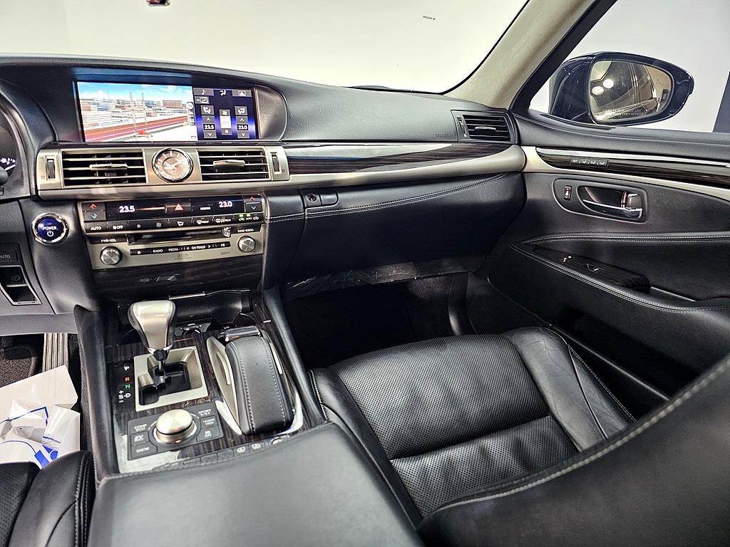 Lexus LS - Vista 10