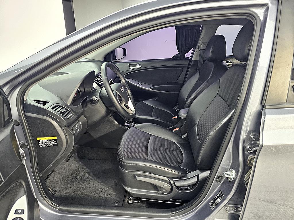 HYUNDAI Accent - Vista 8