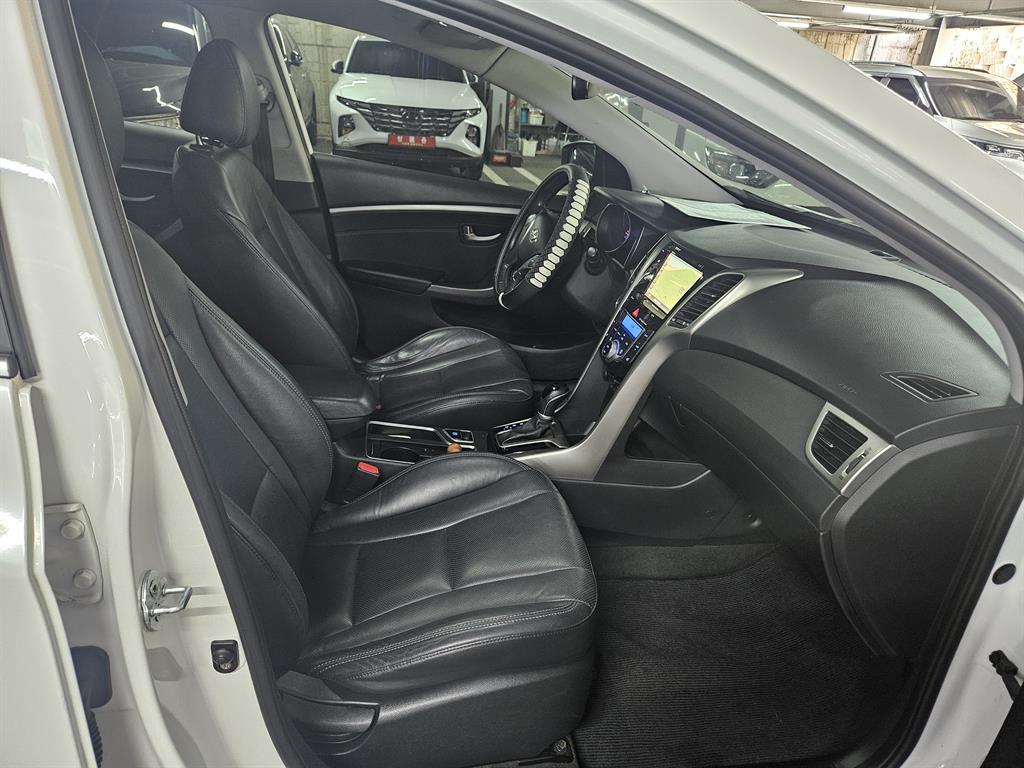 HYUNDAI i30 - Vista 10