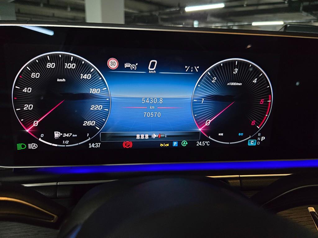 Mercedes Benz GLE Class - Vista 8