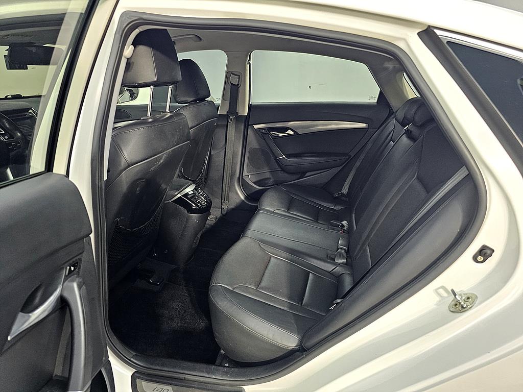 HYUNDAI i40 - Vista 9