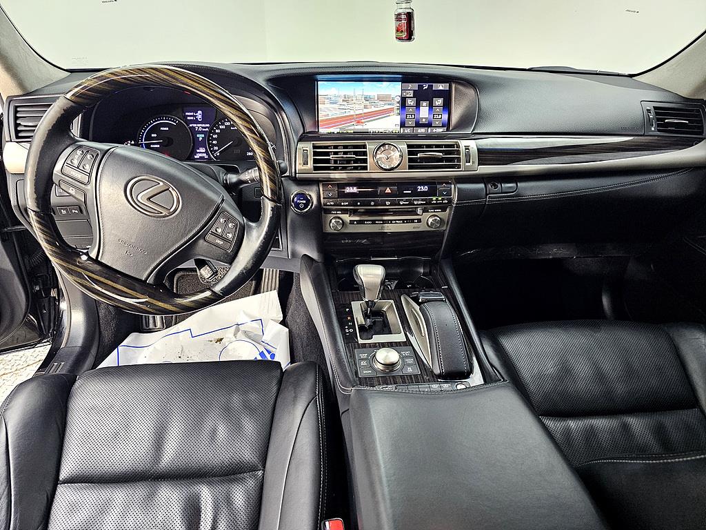 Lexus LS - Vista 5