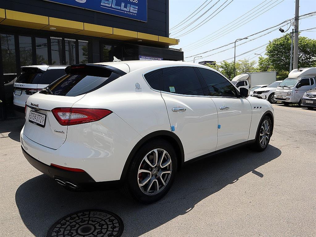 Maserati Levante - Vista 7