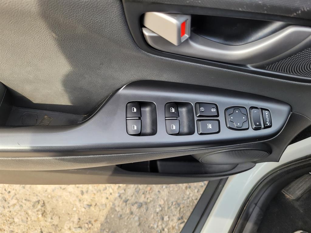 HYUNDAI Kona - Vista 10