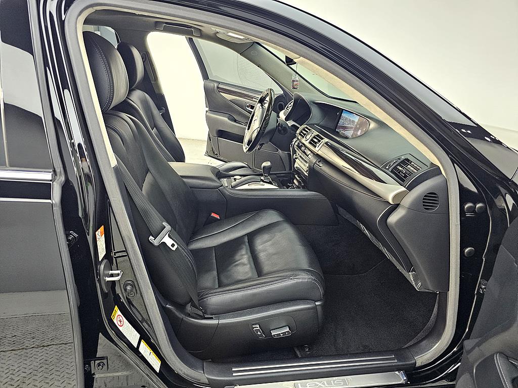 Lexus LS - Vista 11