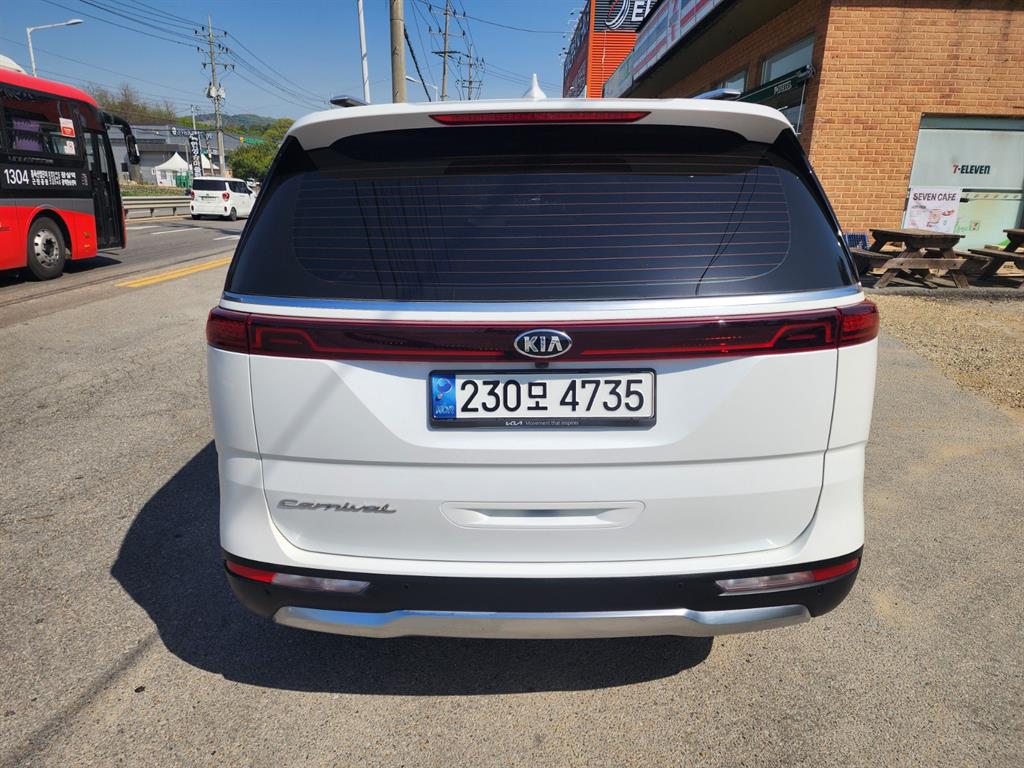 KIA Carnival - Vista 2