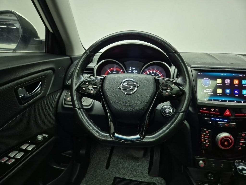 Ssangyong Tivoli - Vista 9