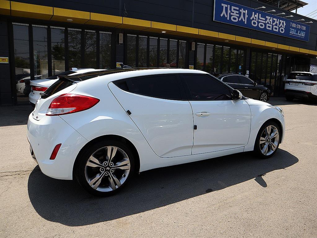HYUNDAI Veloster - Vista 5