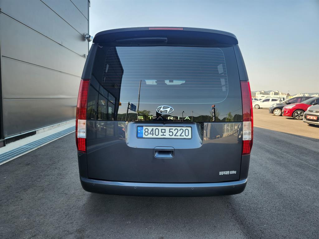 HYUNDAI Staria - Vista 4
