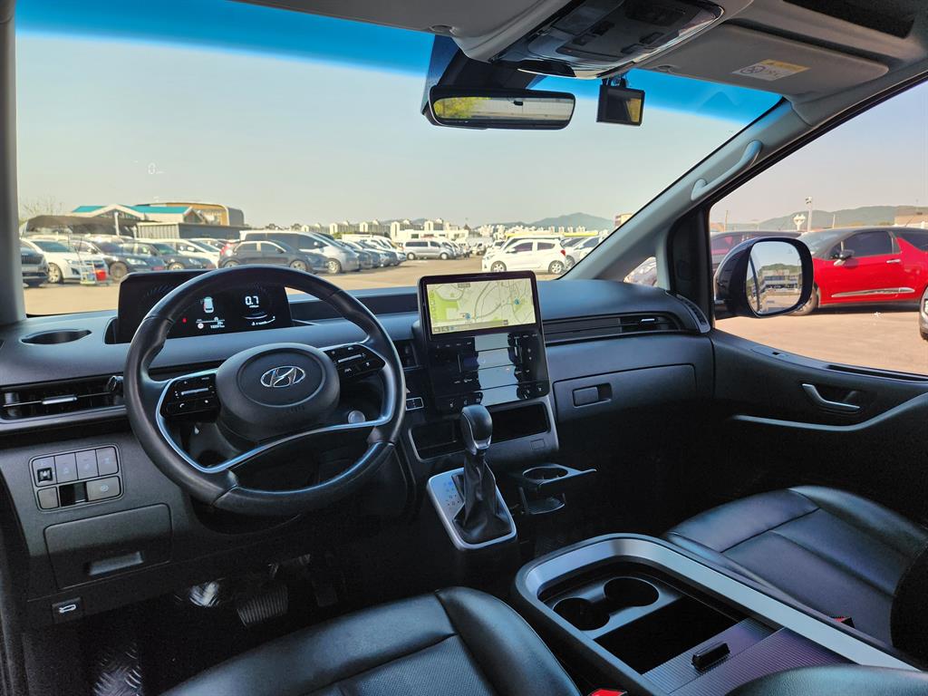 HYUNDAI Staria - Vista 10