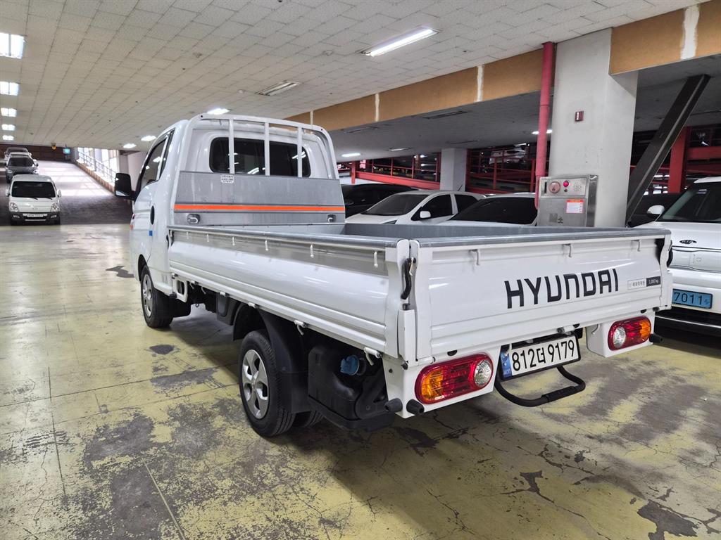 Small Truck Cargo (small) - Vista 3