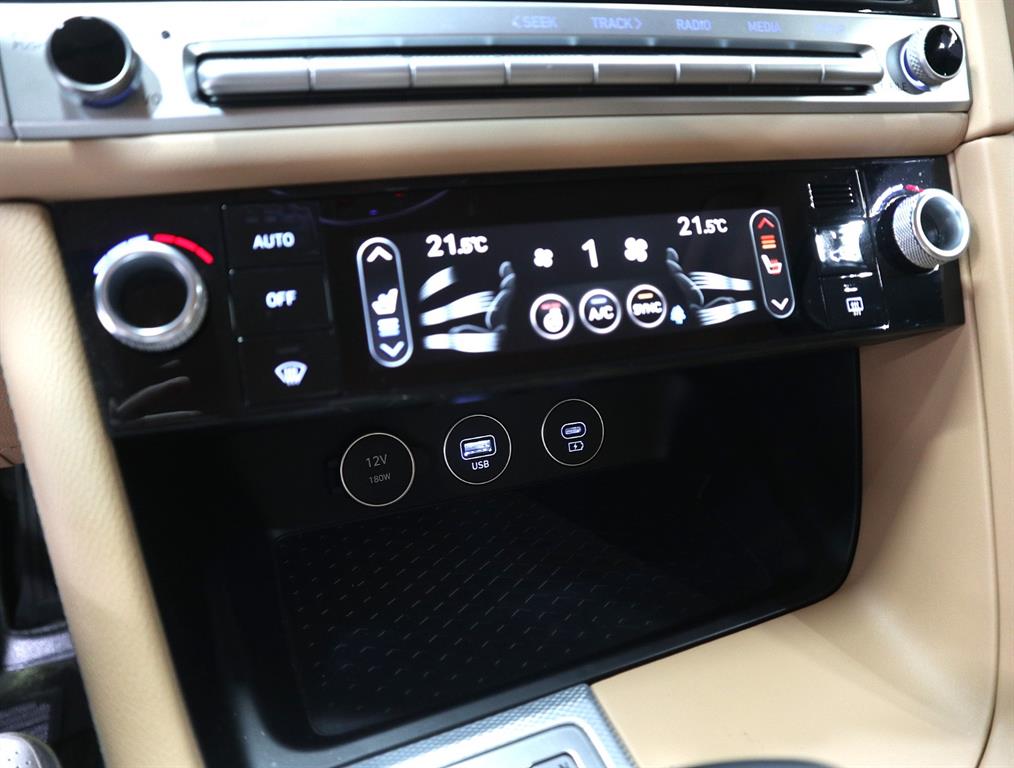 Genesis G70 - Vista 11