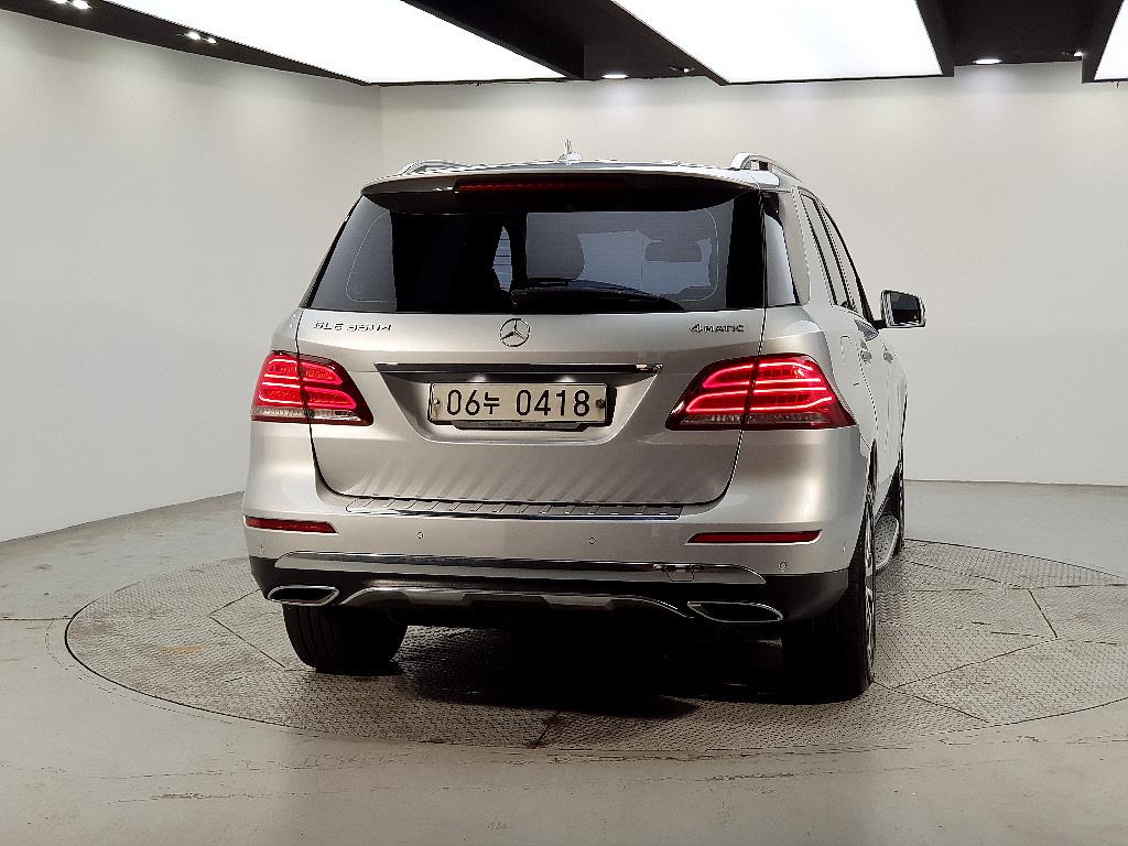 Mercedes Benz GLE Class - Vista 3