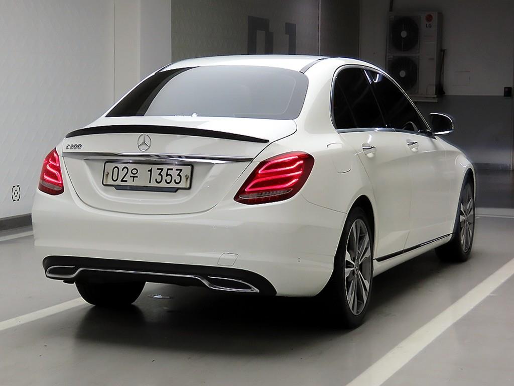 Mercedes Benz C Class - Vista 4