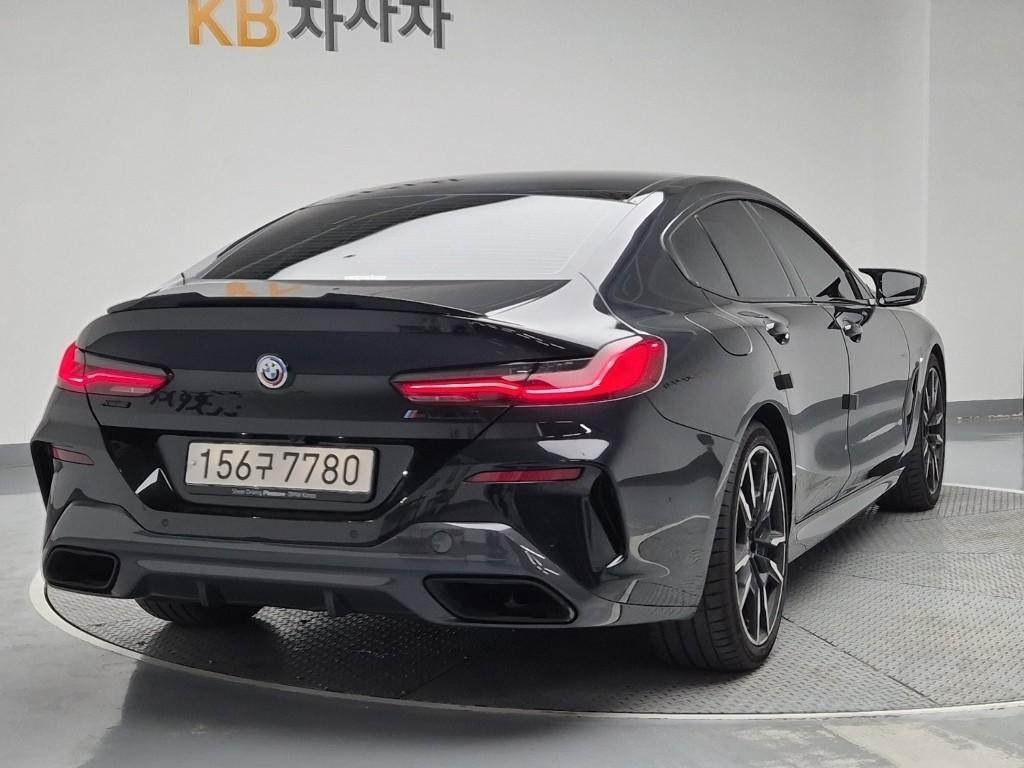 BMW 8 Series - Vista 3
