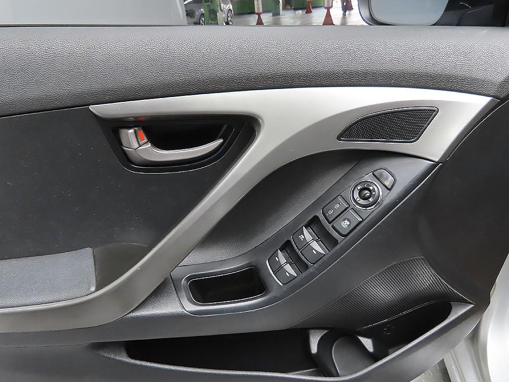 HYUNDAI Avante 2011 Gris - Importación desde Corea - HF Imports Iquique - Foto 12
