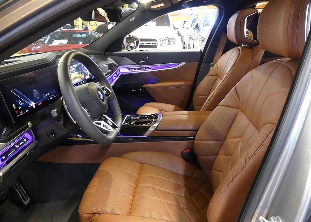 BMW 7 Series - Vista 8