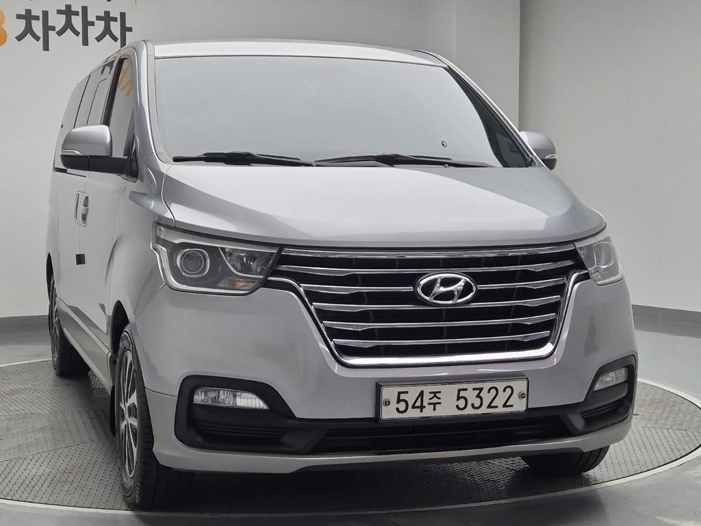 HYUNDAI Starex - Vista 4