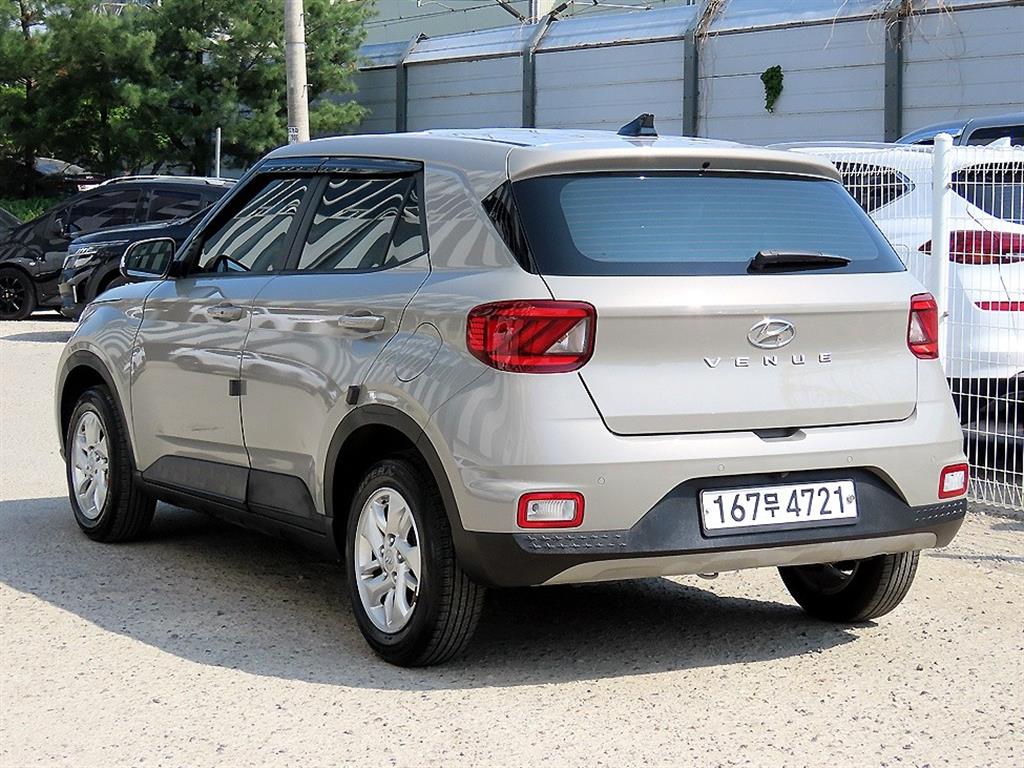 HYUNDAI Venue - Vista 3