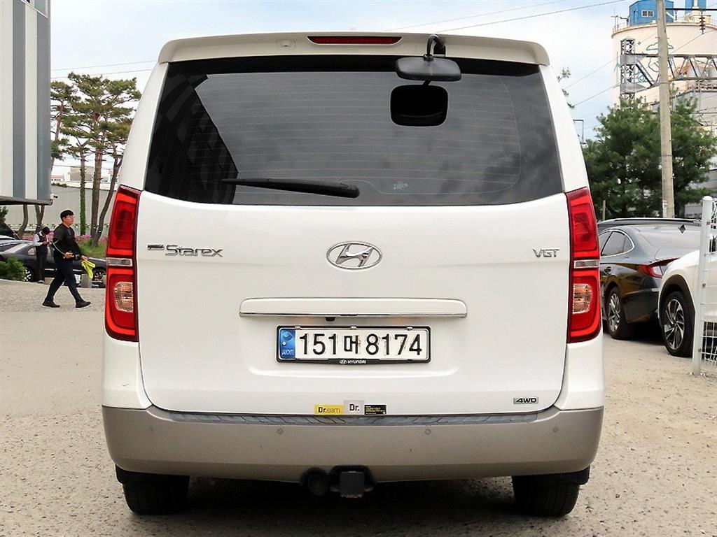HYUNDAI Starex - Vista 4