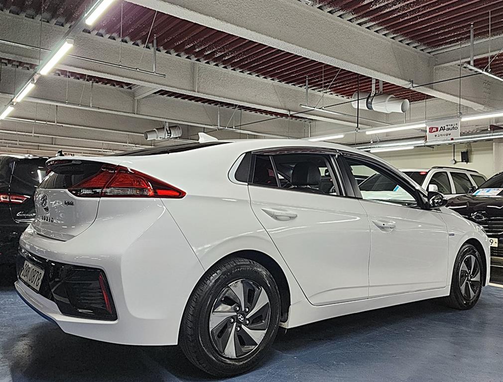 HYUNDAI Ioniq - Vista 6