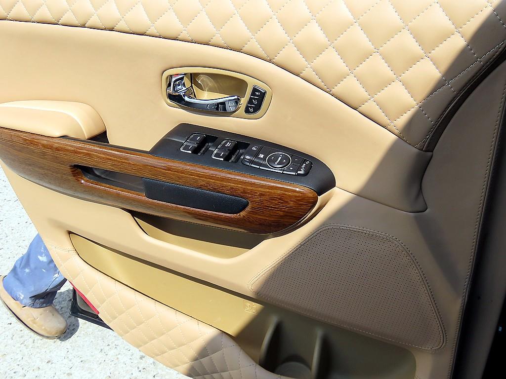 KIA Carnival - Vista 12