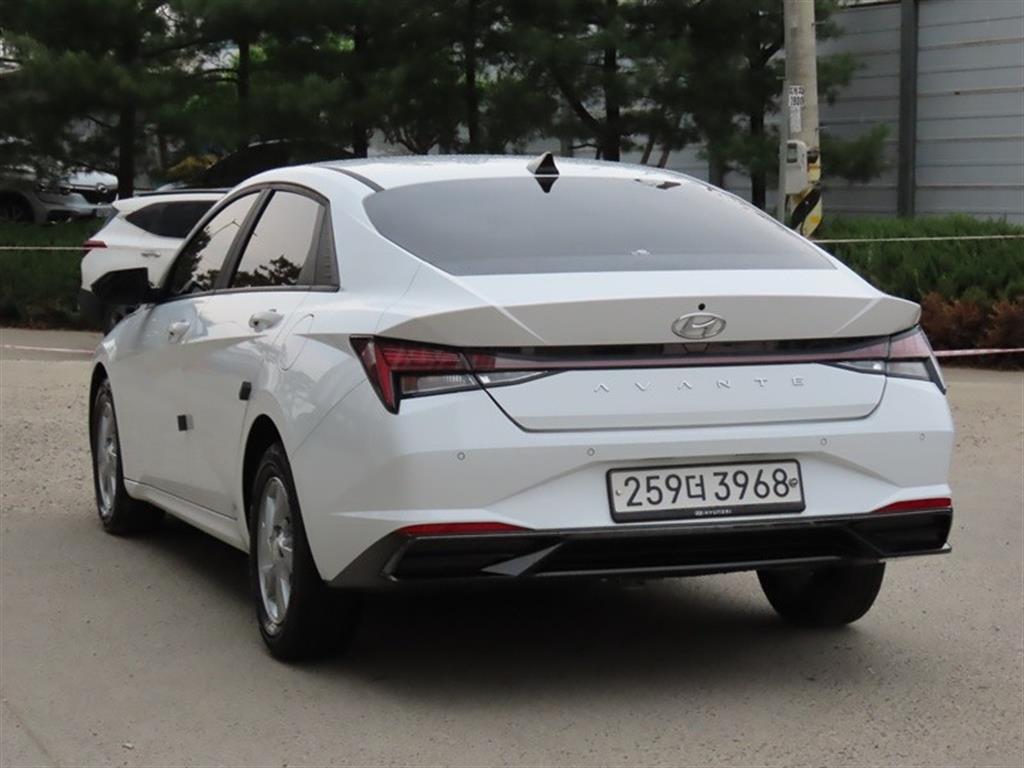 HYUNDAI Avante - Vista 5