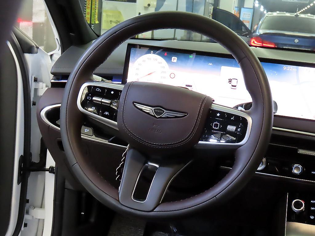 Genesis GV70 - Vista 8