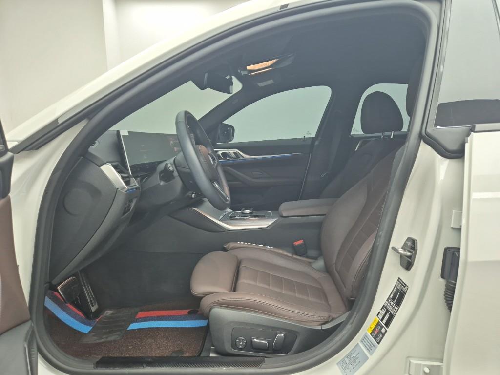 BMW i4 - Vista 11