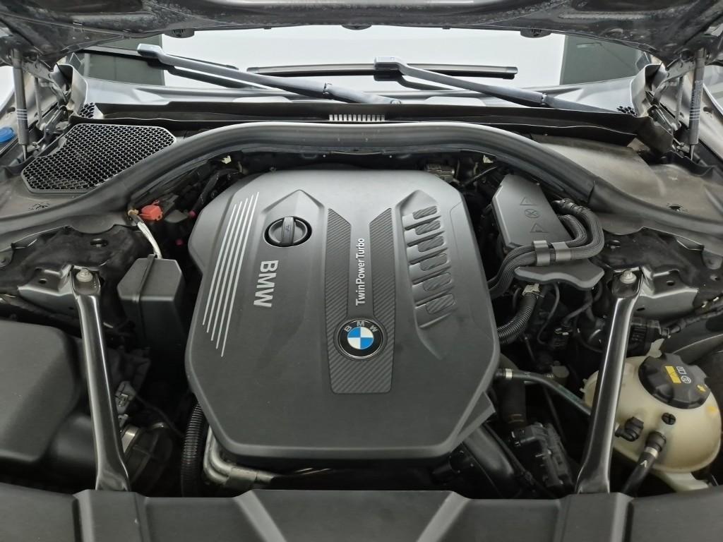 BMW 7 Series - Vista 5