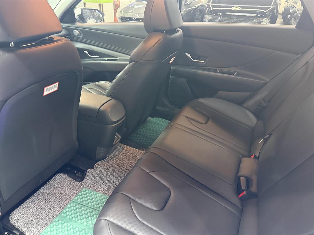 HYUNDAI Avante - Vista 8