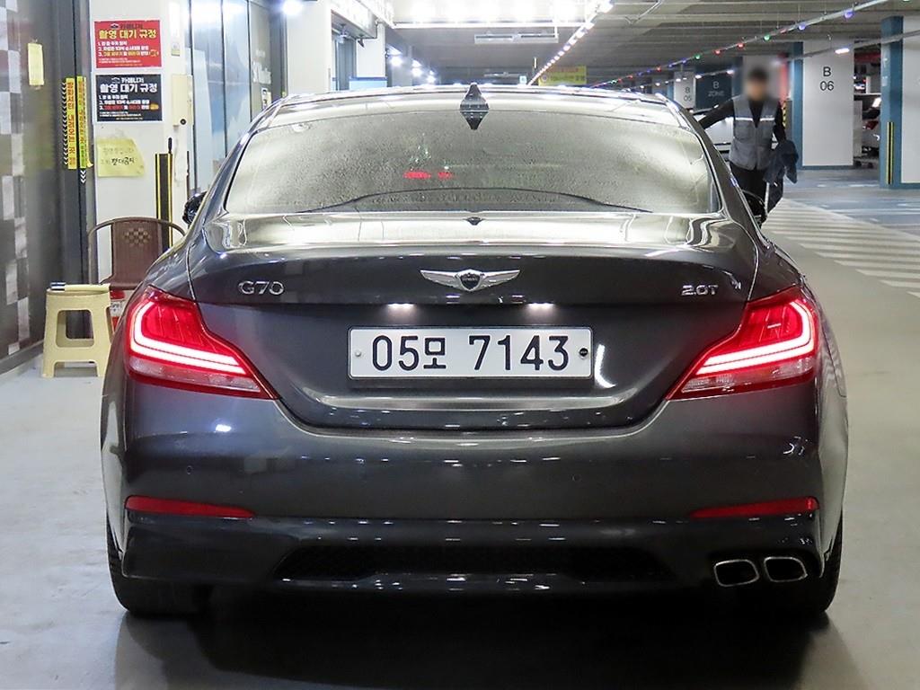 Genesis G70 - Vista 5