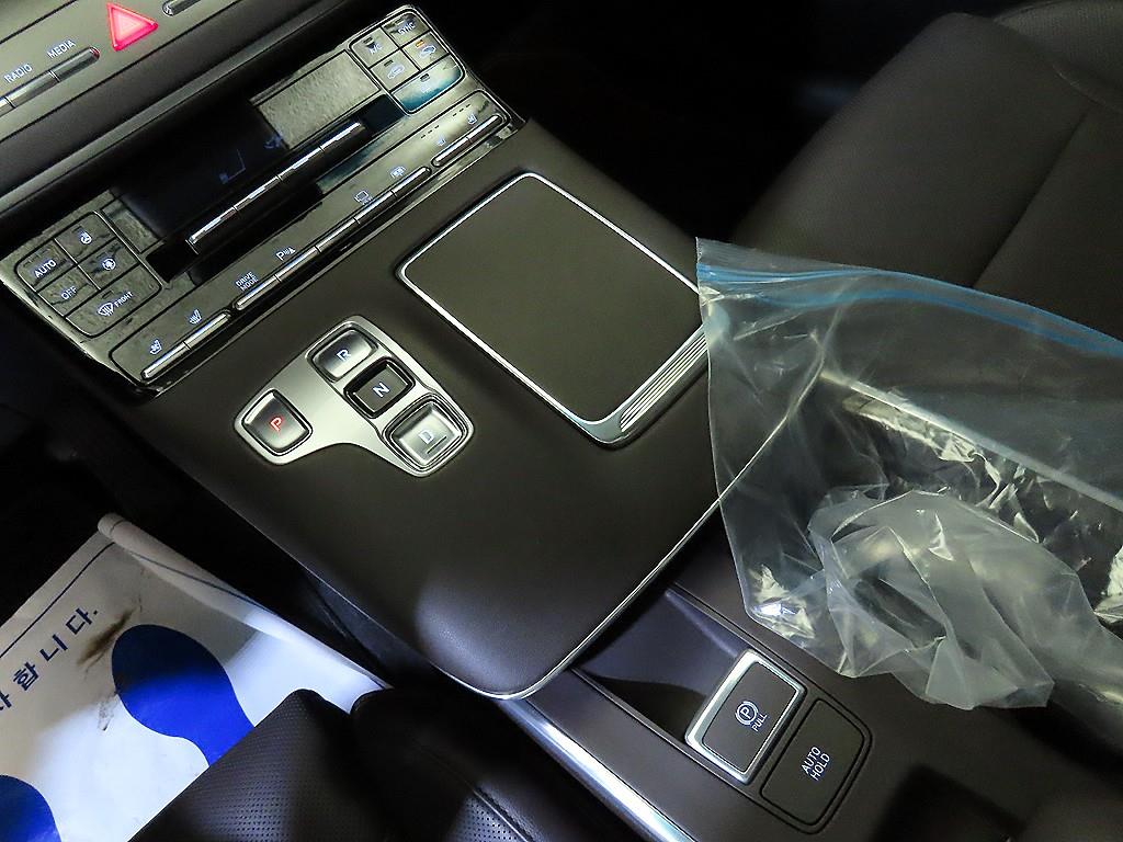 HYUNDAI Grandeur - Vista 12