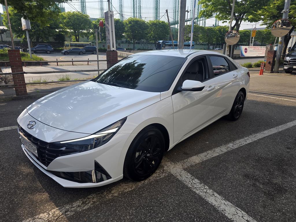 HYUNDAI Avante - Vista 2