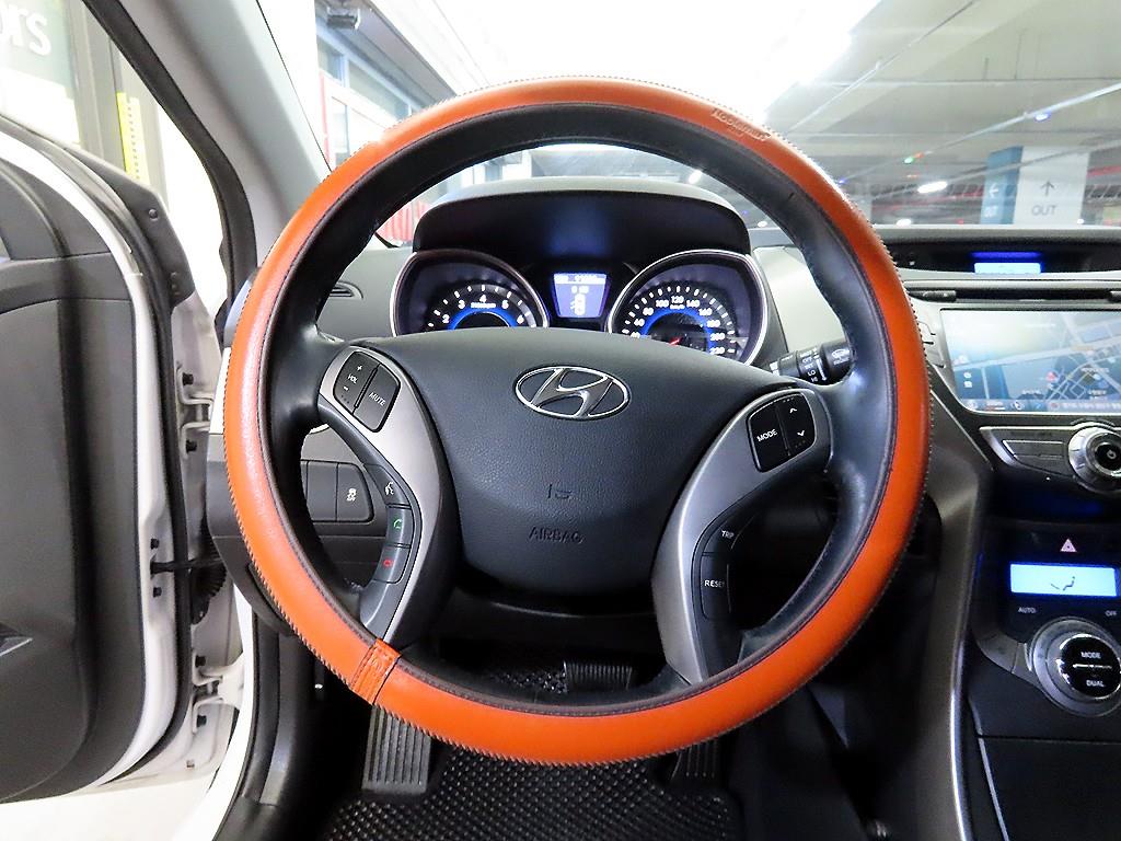 HYUNDAI Avante - Vista 8