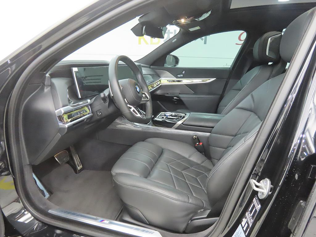 BMW 7 Series - Vista 5