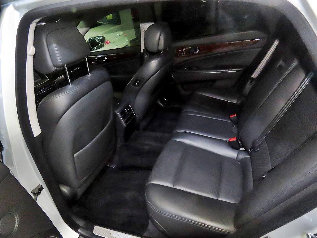 HYUNDAI Equus - Vista 7