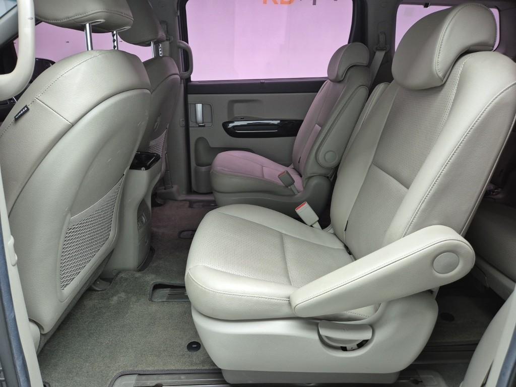 KIA Carnival - Vista 12