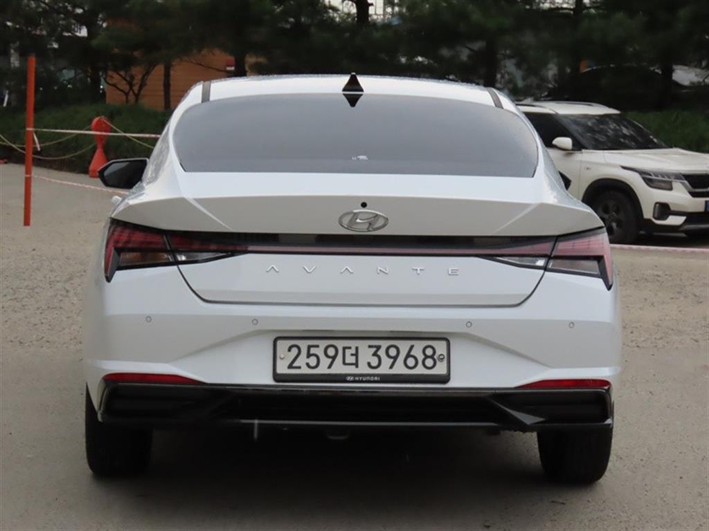 HYUNDAI Avante - Vista 7