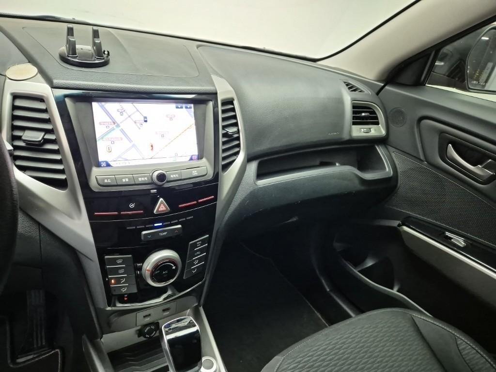 Ssangyong Tivoli - Vista 9