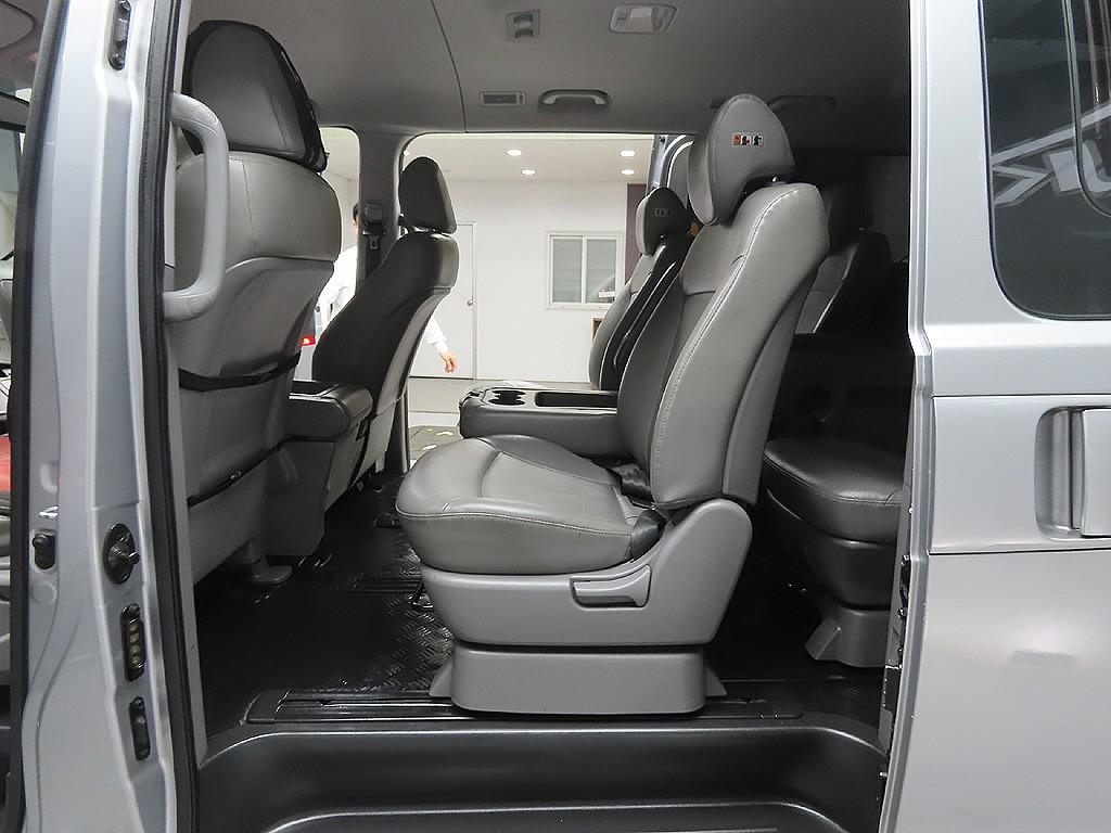 HYUNDAI Starex 2019 Plateado - Importación desde Corea - HF Imports Iquique - Foto 9