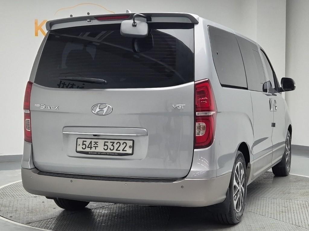 HYUNDAI Starex - Vista 3