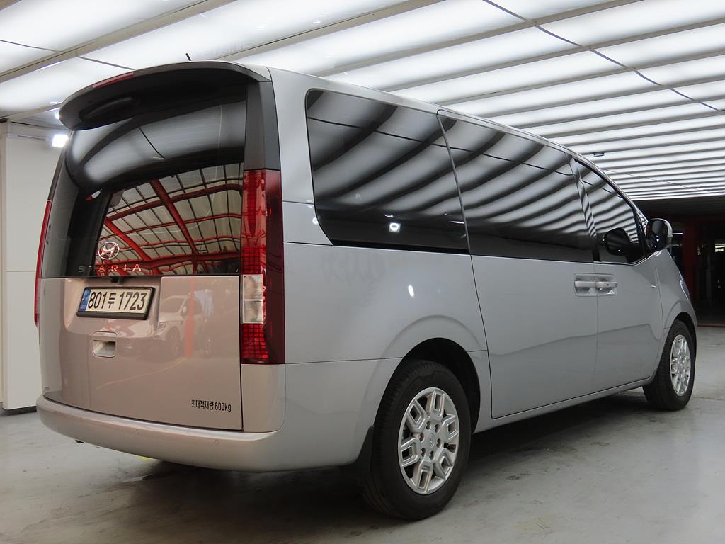 HYUNDAI Staria - Vista 3