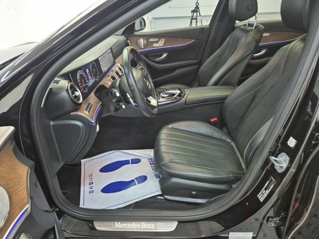 Mercedes Benz E class - Vista 11