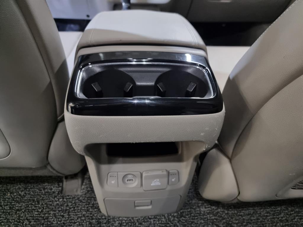 KIA Carnival - Vista 6