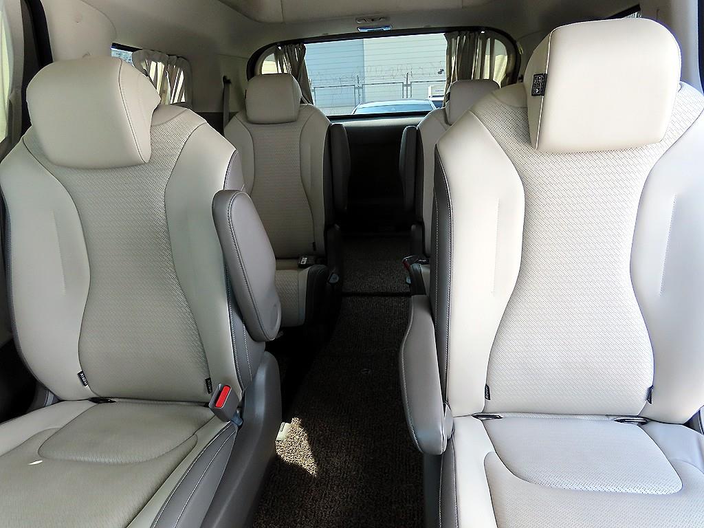 KIA Carnival - Vista 7