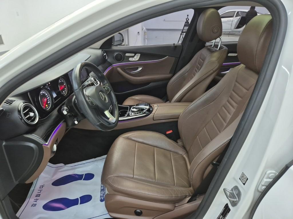 Mercedes Benz E class - Vista 11